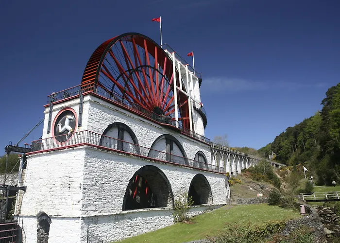 Pet Friendly hotel: Comis Hotel & Golf Resort